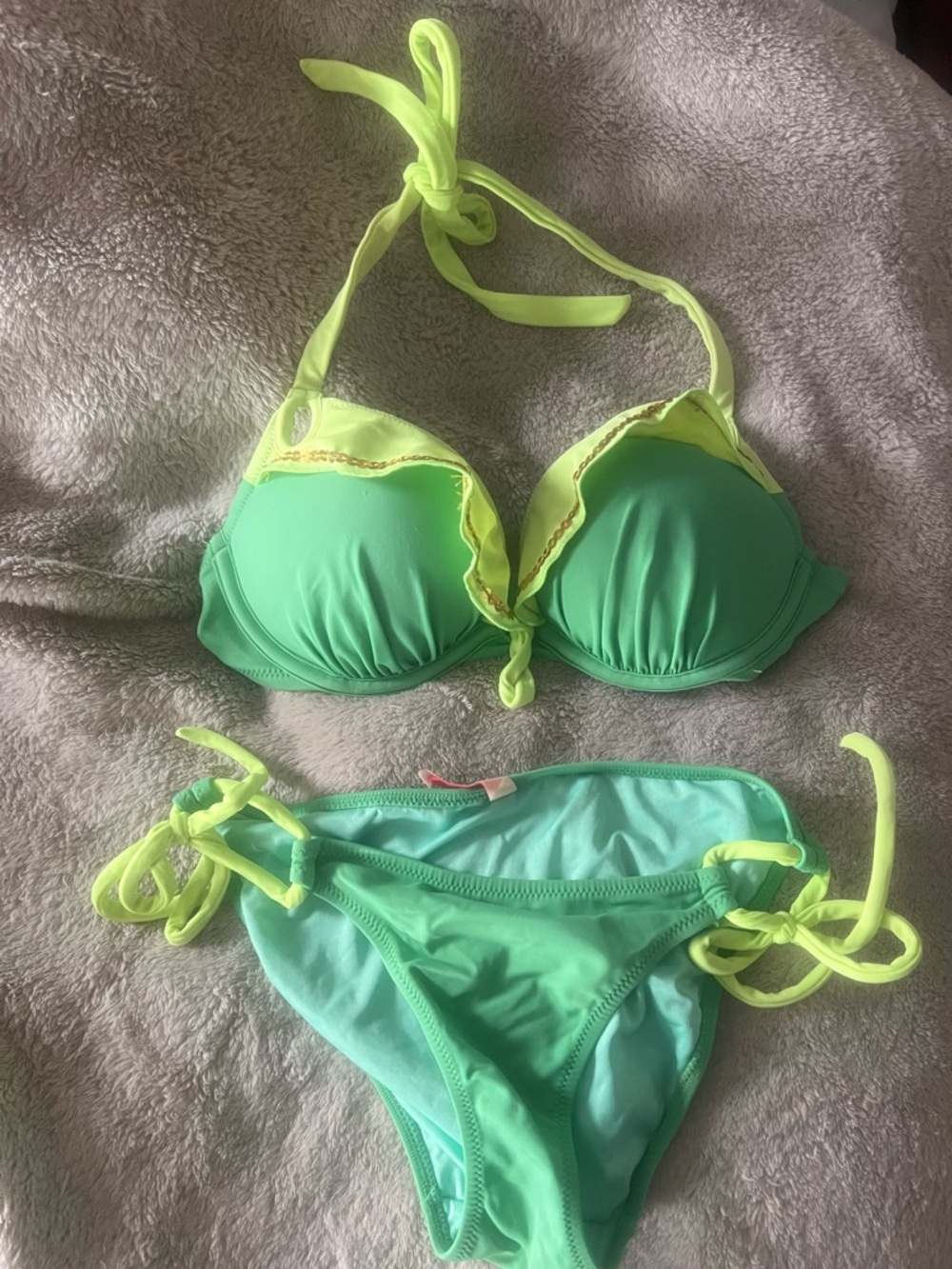 RARE NWOT Victoria's Secret Green Bomshell push up Bikini Top 32A and bottoms XS